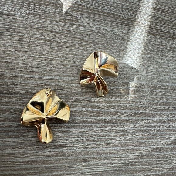 Vintage style stud earrings A1013 - Picture 3 of 4